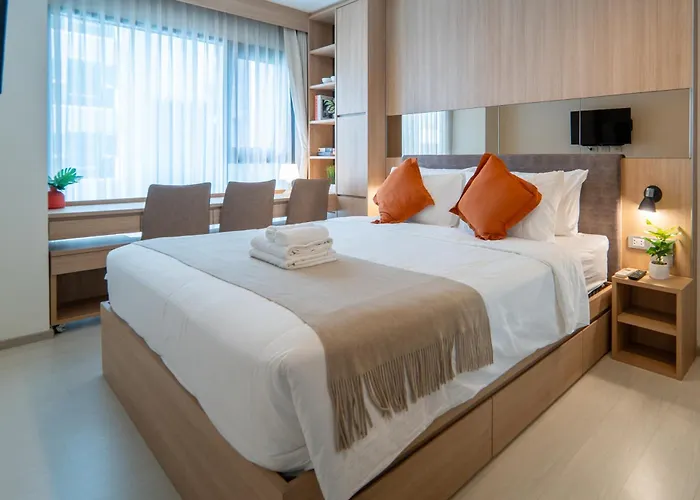 Modern 2br Thong Lo Bts With Pool, Gym Sauna *